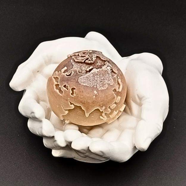 "Świat w Dłoniach"