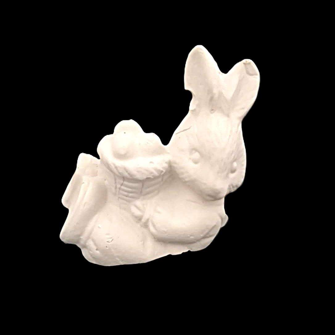 Figurka "Zajączek z Koszyczkiem Obfitości"