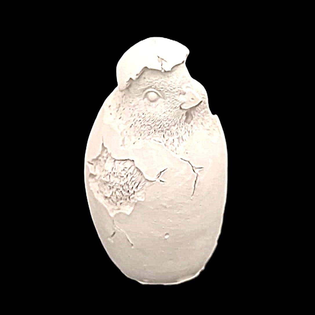 Figurka "Wykluty Kurczaczek" – Jajko Niespodzianka