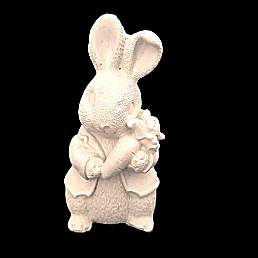 Figurka "Zając Elegancki" z Marchewką i Bukietem